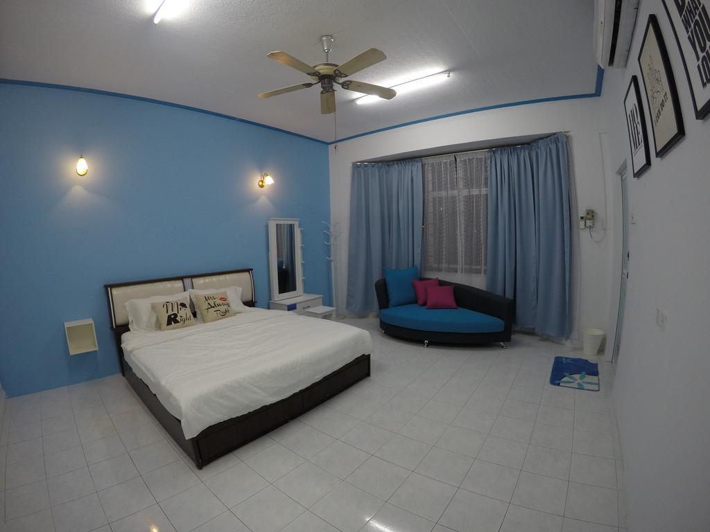 Little Blue House Kemaman Guesthouse Chukai Экстерьер фото