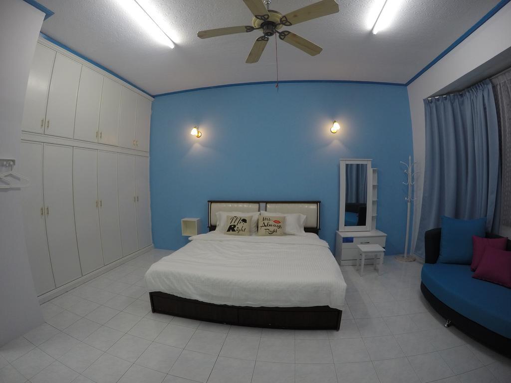 Little Blue House Kemaman Guesthouse Chukai Экстерьер фото